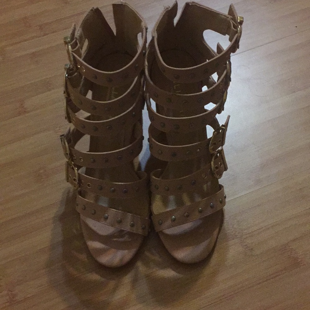 High heels sandal